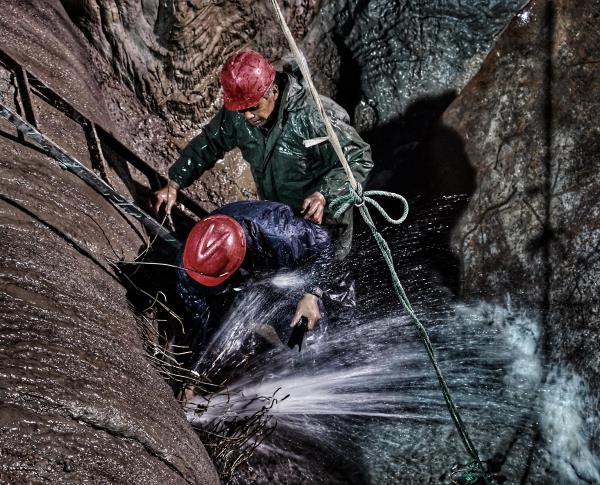 ��ս��Сʱ！��ˮ��˾ȫ������DN2400ԭˮ�ܣ������������ܶ��ṩˮ��������